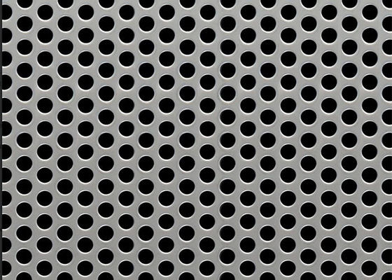 Staggered Center Perforated Metal Sheets ASTM B209 Standar Berbagai Bahan Area Terbuka 5% - 79%