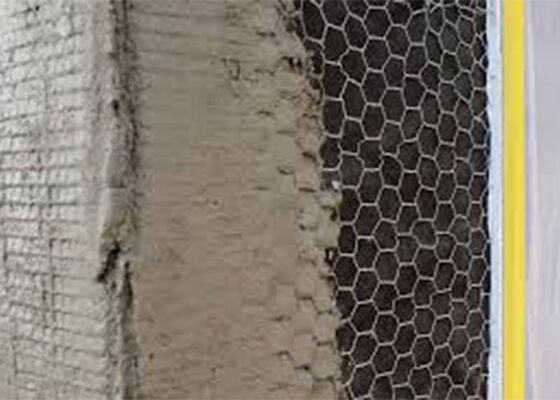 Kawat Heksagonal Digunakan Sebagai Jaring Plester Untuk Memperkuat Atap dan Dinding