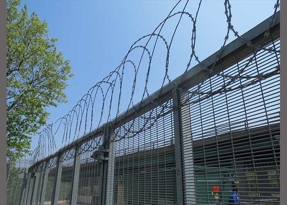 BTO10 BTO22 BTO30 Flat Wrap Razor Wire Menawarkan Solusi Penghalang yang Efektif Namun Rapi