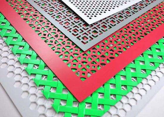 Logam Perforated Dekoratif Memiliki Daya Tarik Estetis dalam Aplikasi untuk Plafon, Fasad, Partisi
