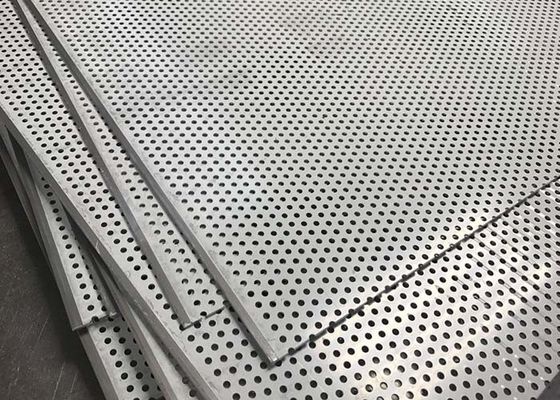 Lembaran Baja Tahan Karat Berlubang – Kapasitas Berat dan Kemilau Luar Biasa untuk Dekorasi Arsitektur dan Ventilasi