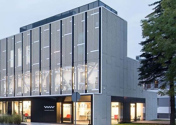 Fasad Bangunan Logam Perforasi kombinasi fungsi dan estetika untuk Desain Fasad Arsitektur