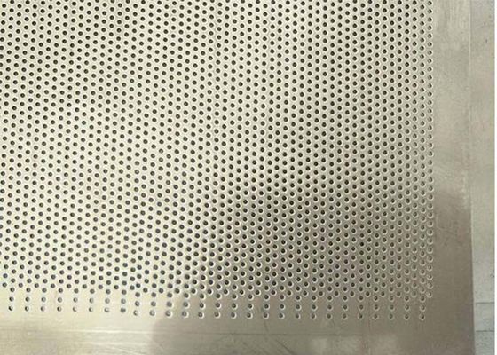 Logam Berlubang Lubang Mikro Dibuat oleh Mesin Punching CNC Kecepatan Tinggi, Presisi Halus, dan Lubang Kecil