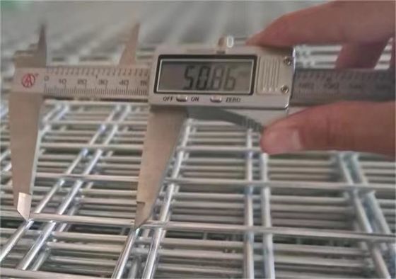 12 Gauge 1 4 Inch Welded Wire Mesh Hot Dip Galvanized Kekuatan tarik tinggi