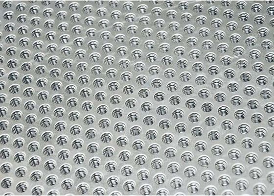 Staggered Center Perforated Metal Sheets ASTM B209 Standar Berbagai Bahan Area Terbuka 5% - 79%