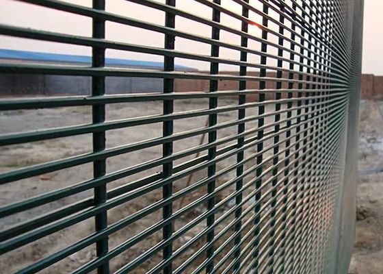Hitam 358 Anti Climb Rigid Mesh Galvanized Fencing Untuk Kekuatan Lebih Tinggi