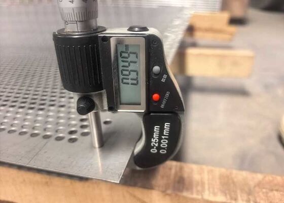 304 Piring perforasi stainless steel untuk aplikasi filtrasi industri presisi