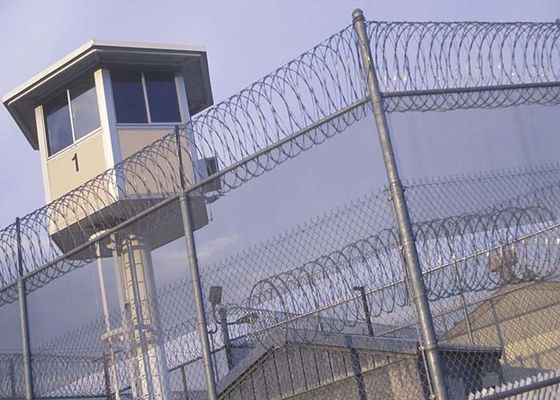 Pertahanan Militer 10 ft Chain Link Pagar Dengan Benang Beruntai Dan Razor Wire